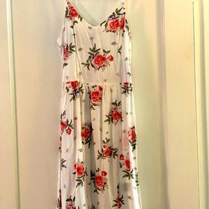Pretty and flowy floral dress. Perfect for hot summer days